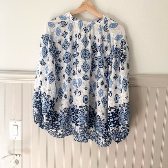 ⭐️ NEW ZARA Women’s Medium Navy & White Boho Blouse – Lightweight & Flowy | NWT - Picture 4 of 4